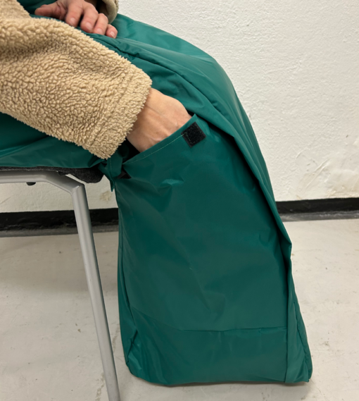 Grön åkpåse benksydd hemsida ficka utsida